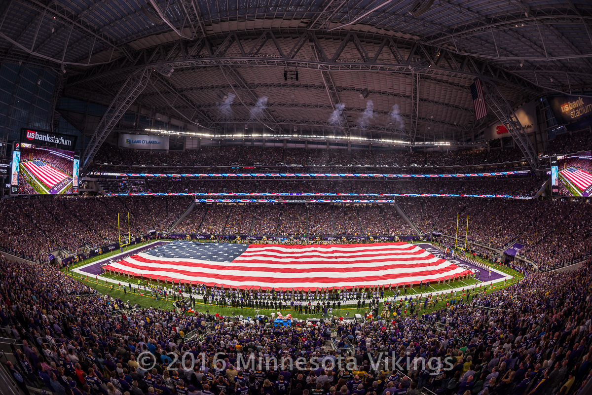 Minnesota Vikings salute heroes old and new in US Bank stadium win over  Green Bay Packers